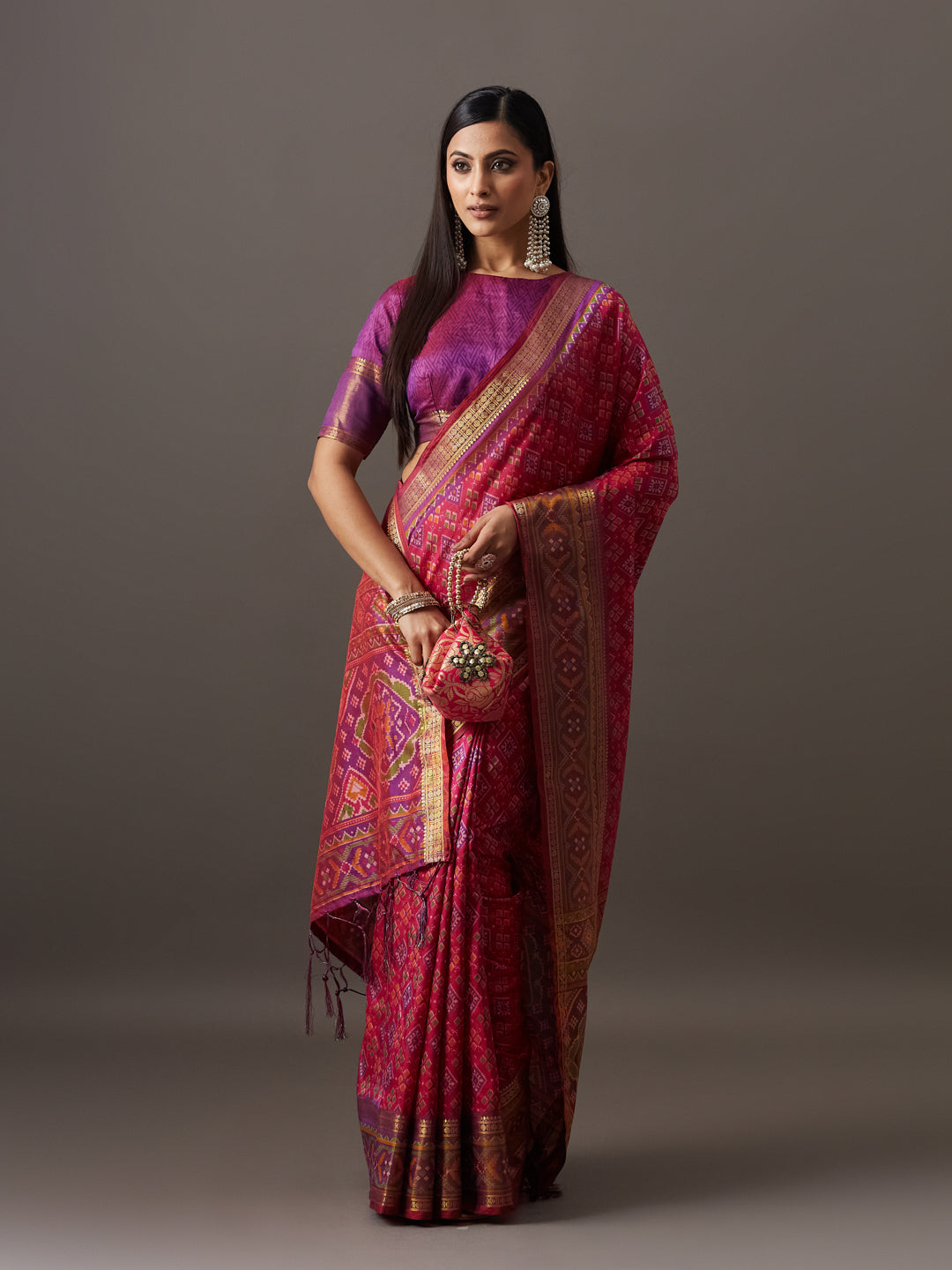 KASEE Women's Gajri Geometric Printed Saree with Floral Zari Border